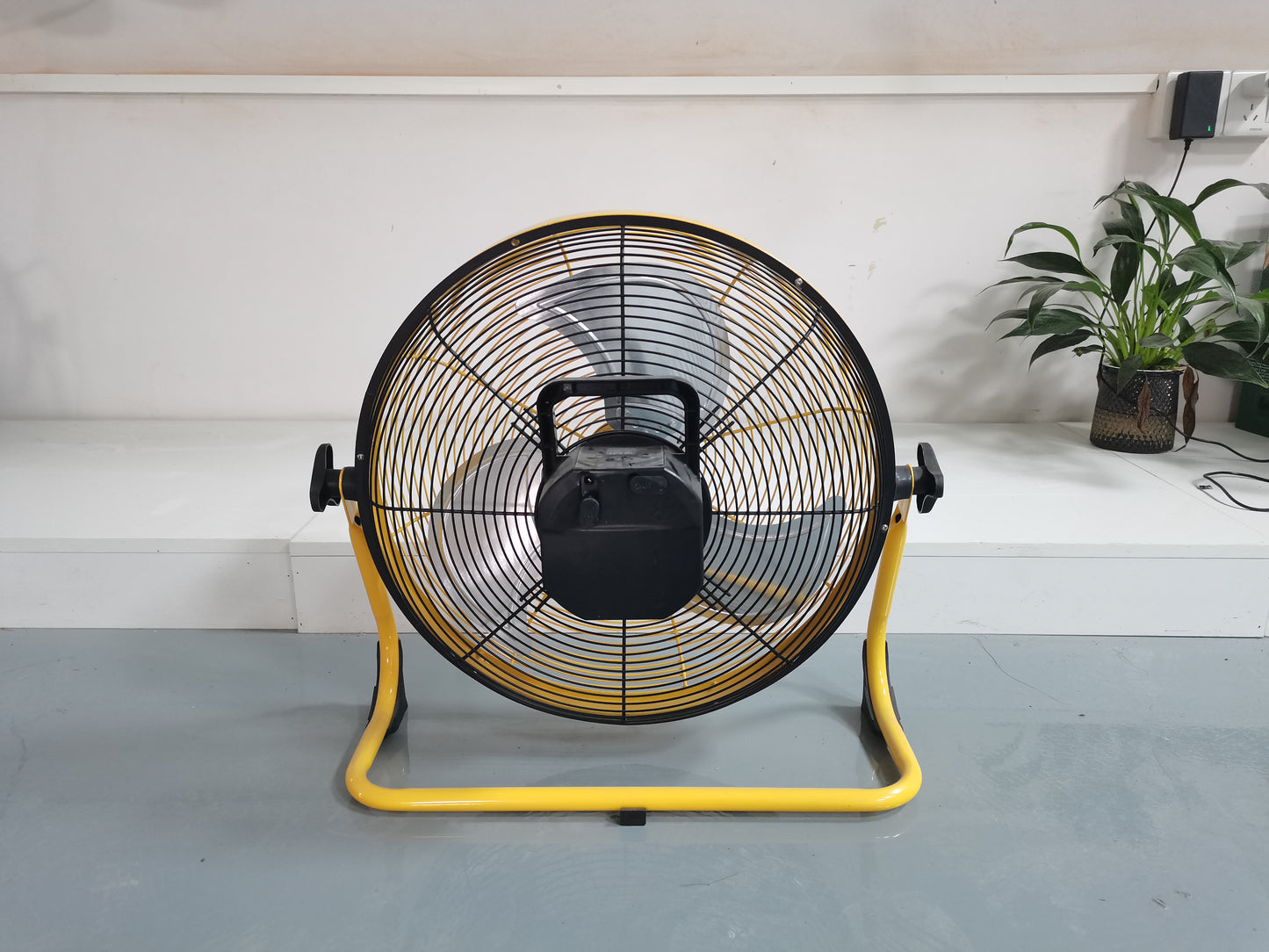 12"-16" Smart Rechargeable Fan | 12-Speed, LED Display & 31200mAh Battery | Jumbo